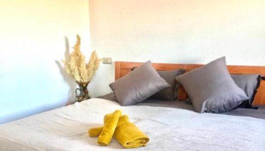 Dvokrevetna Soba sa Bračnim Krevetom/Zasebnim Krevetima i Pogledom na Bazen