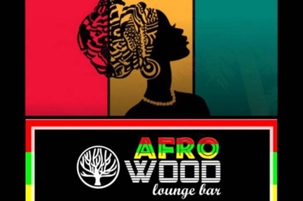 Salon et bar en bois afro